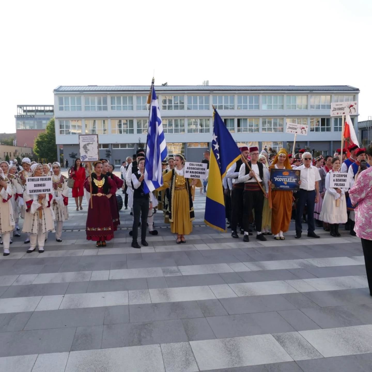 Više od 400 učesnika iz 7 zemalja na uspješno završenom međunarodnom festivalu folklora