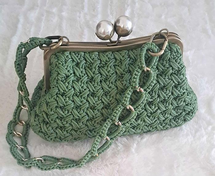 heklana torba sa metalnim biglom